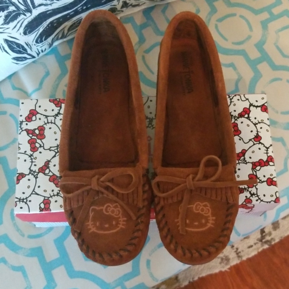 Minnetonka Hello Kitty Moccasins